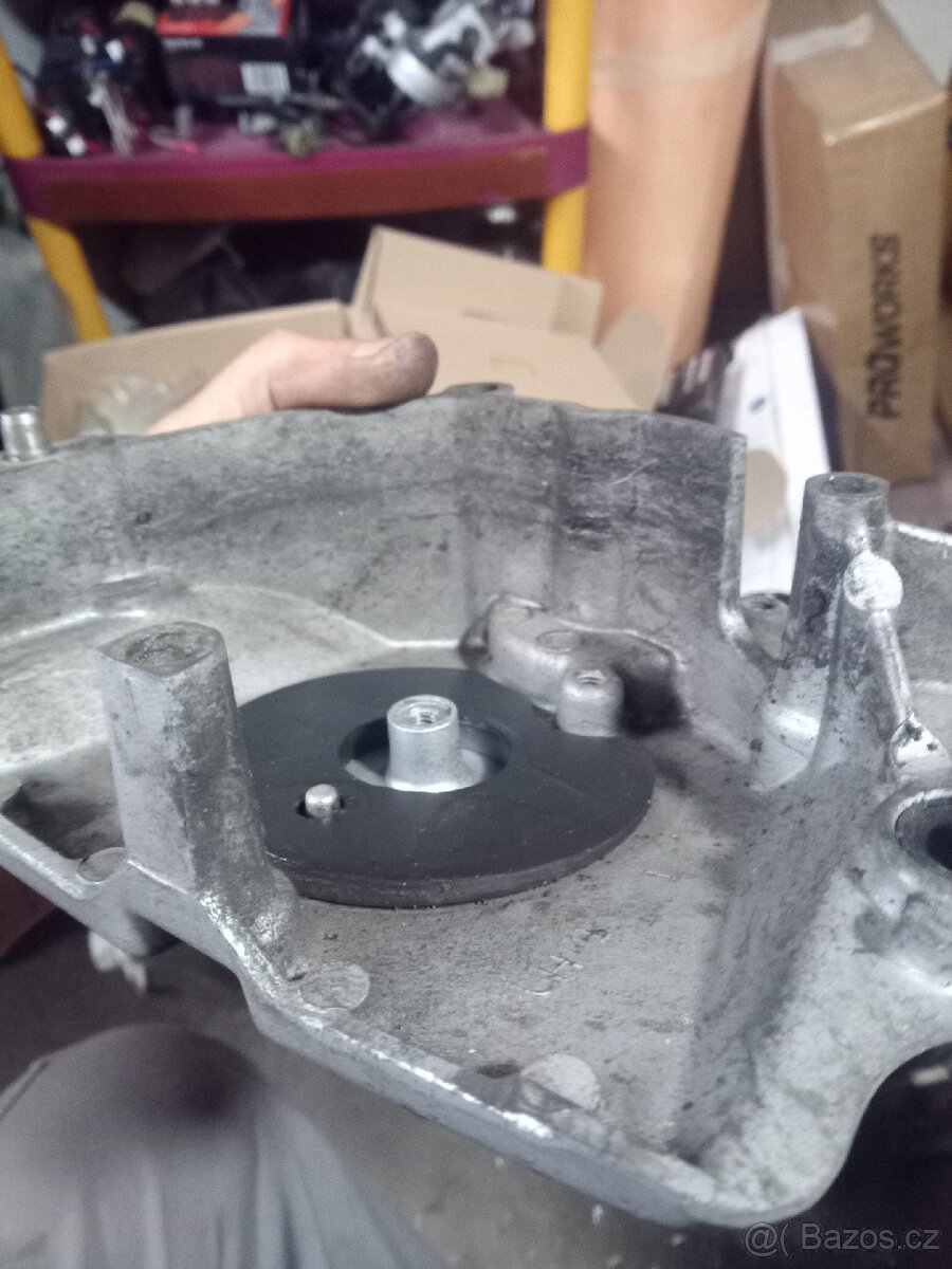 Víko sekundáru Yamaha YZF750R - 8