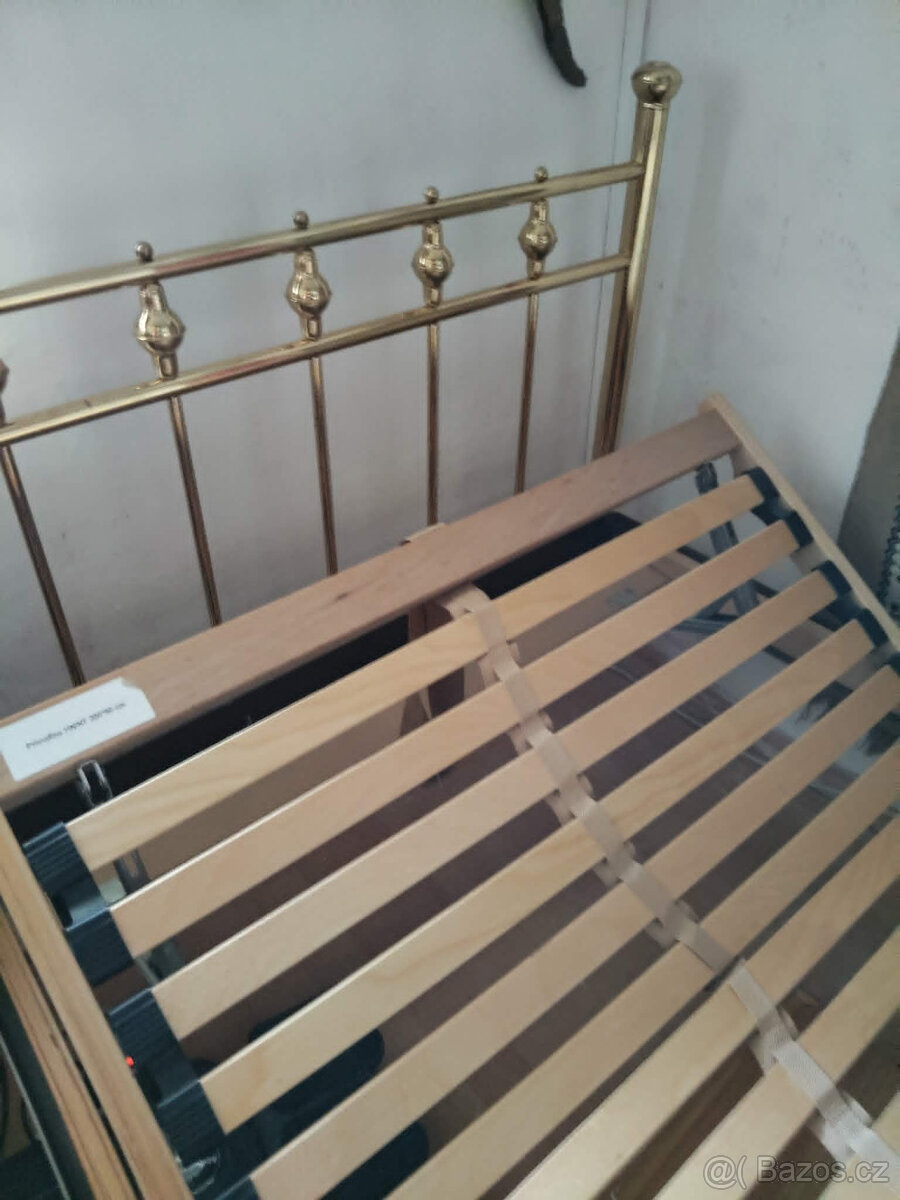 Kovová ZLATÁ postel+polohovací rošt+šuplík+matrace - 8