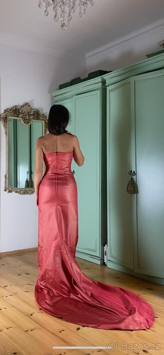 Minimalistické luxusní hedvábné nové plesové šaty s vlečkou - 8