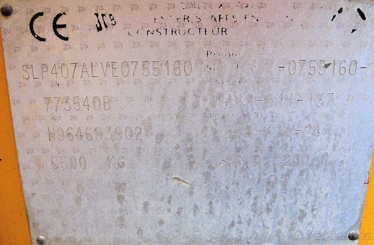 Kolový nakladač JCB 407 - 8