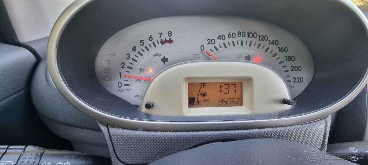 Daihatsu Sirion - 8