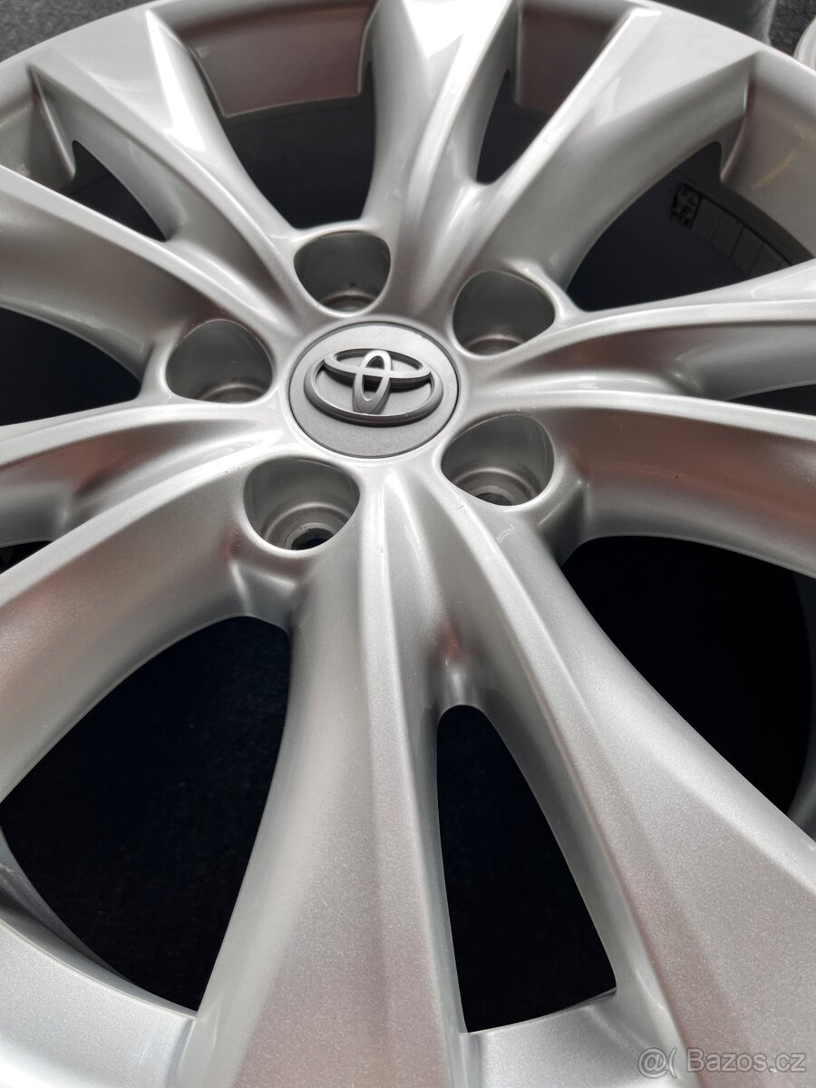 Toyota RAV4 - 4. Generace alu originál sada disku - ET45 - 8