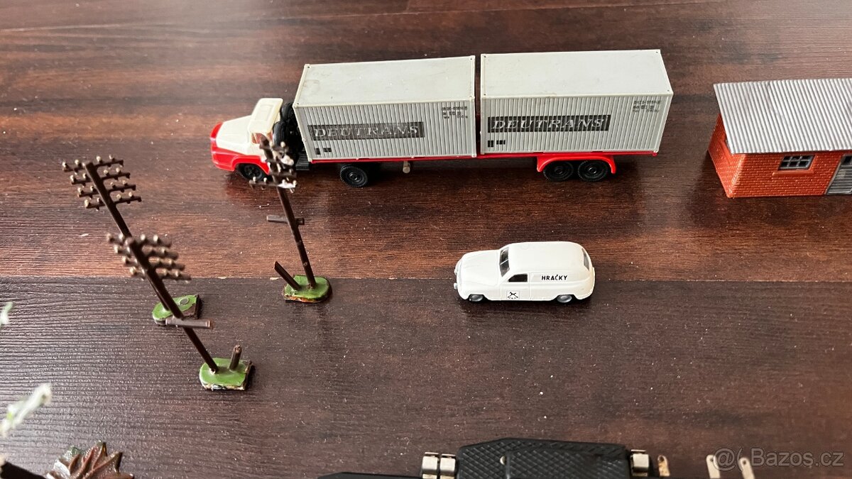 Železnice HO - vláčky, domečky, koleje - 8