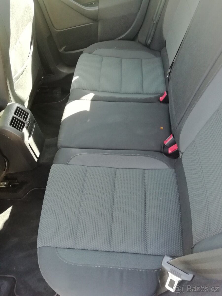 VW Golf 6 kombi 1,6 Tdi 77 kw - 8