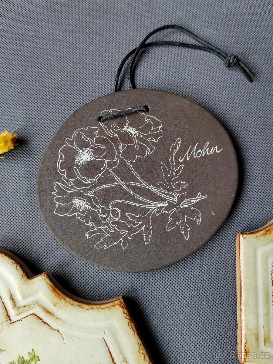 Sada keramických dekorativních plaket s rostlinným motivem - 8