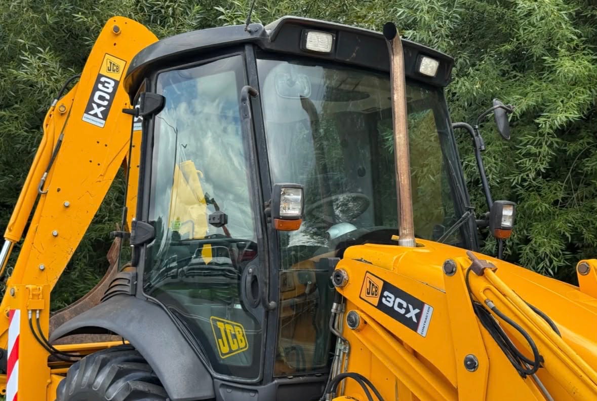 JCB 3CX Contractor – velmi dobrý stav - 8