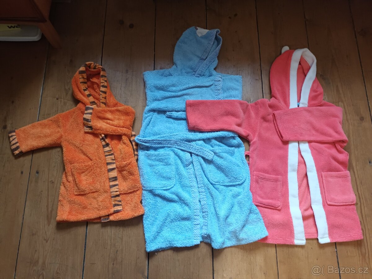 Dětské oblečení a boty, pro děti 3-12 let, víc než 150 kusů - 8