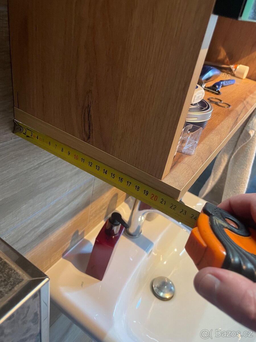 Zrcadlová skříňka - 8