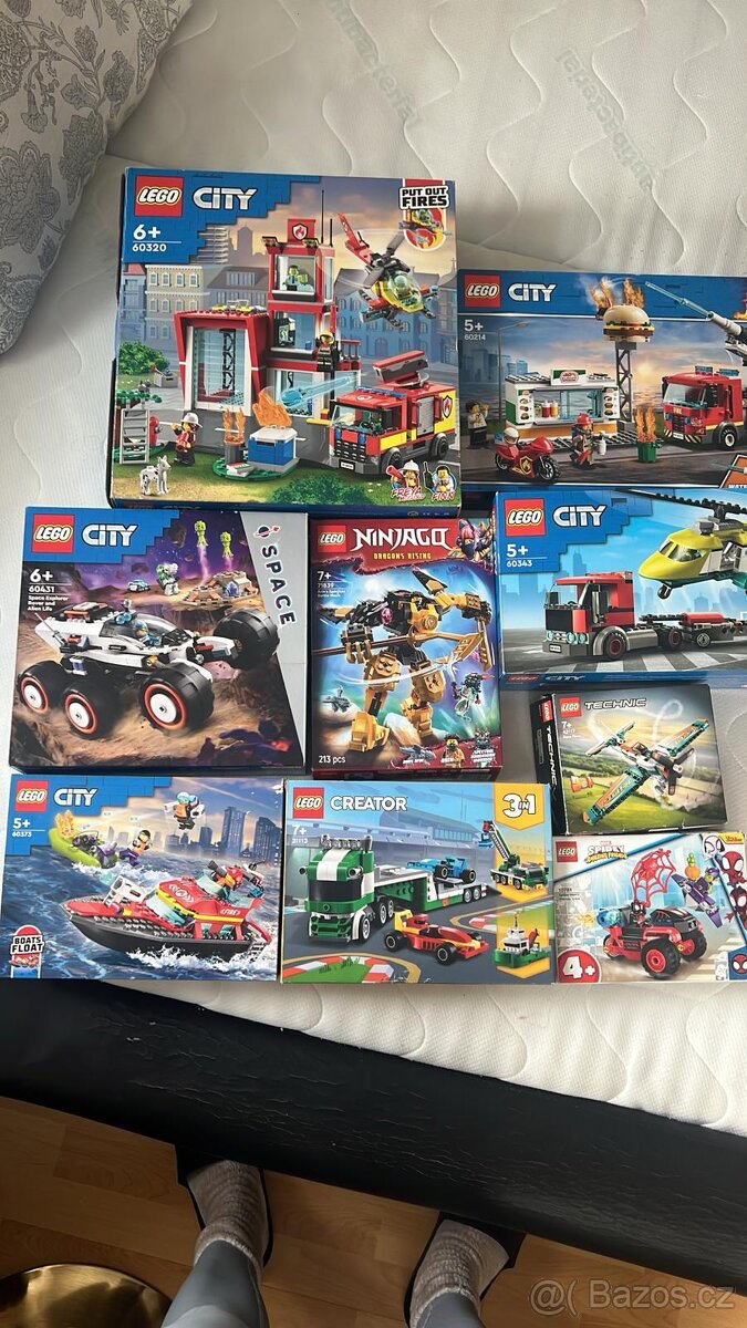Disney hračky a Hotwheels auto, Lego - 8