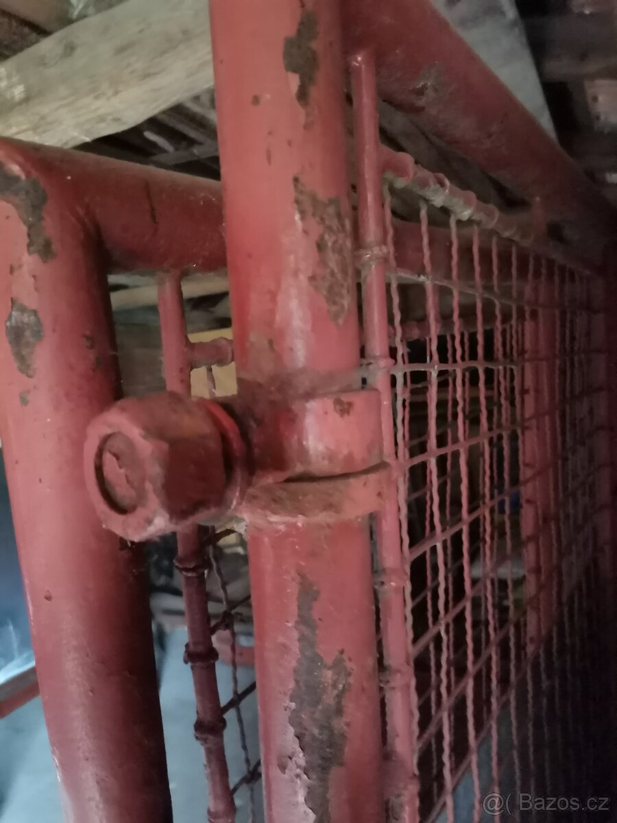 Brána dvoukřídlá a branka - 8