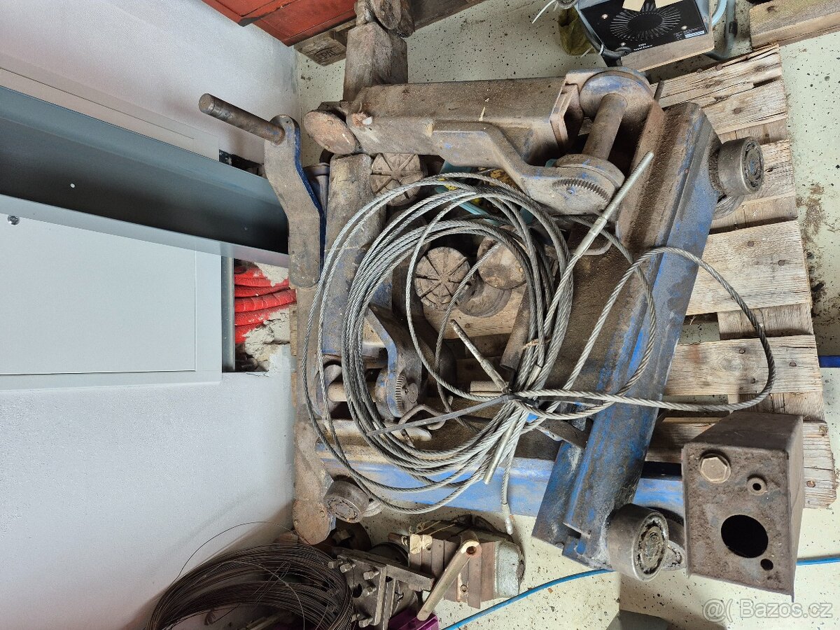 Dvousloupový zvedák ZTS AMI Litomyšl - 8