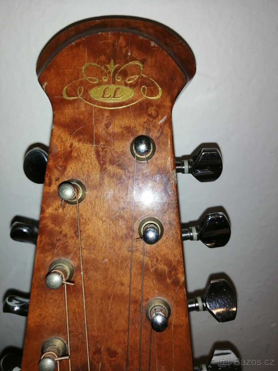 Devíti strunná kytara - 8