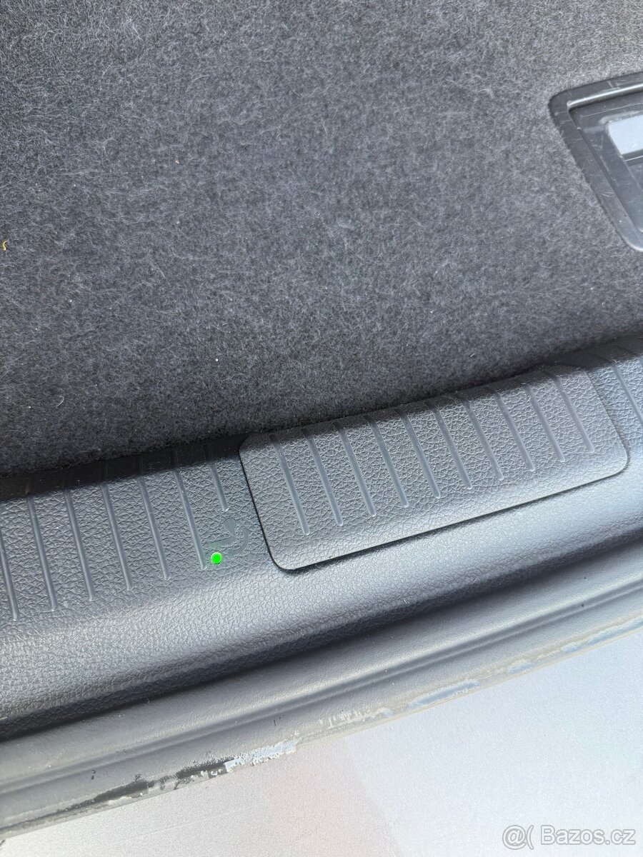 Volkswagen Golf 7 variant 1,6 TDI 81KW. Tažné,NAVI, LED - 8