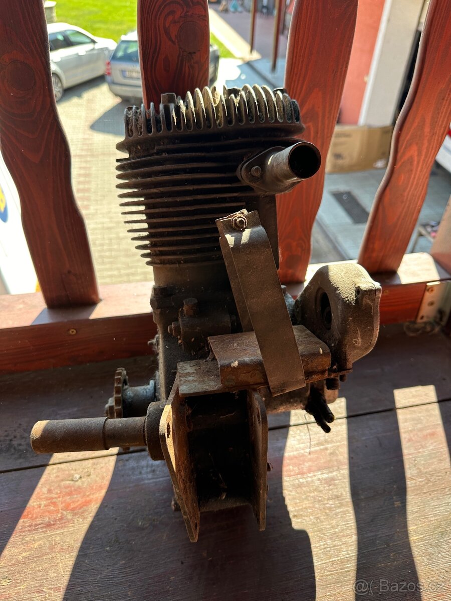 Ariel 550 SV - motor - 8