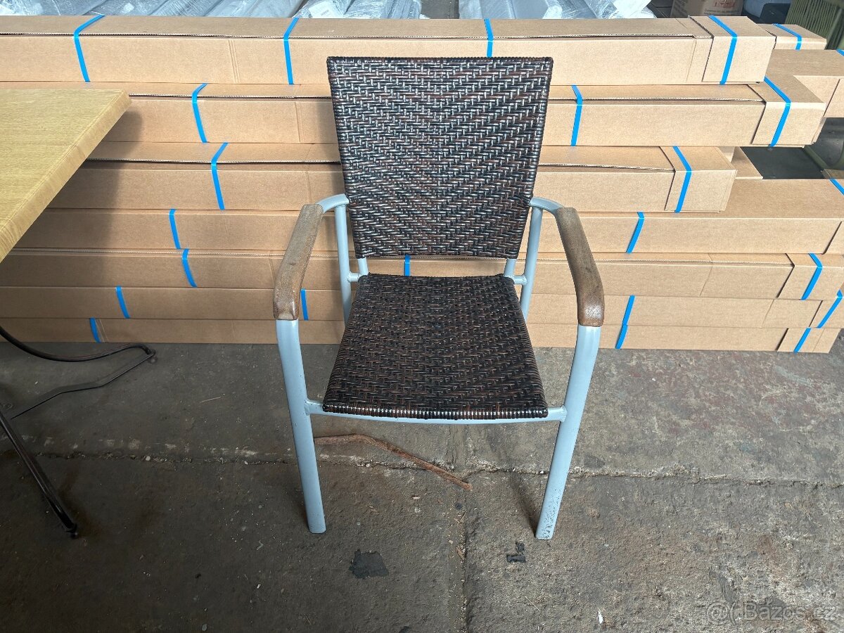Venkovní stoly 80x80 cm + venkovní židle - 8