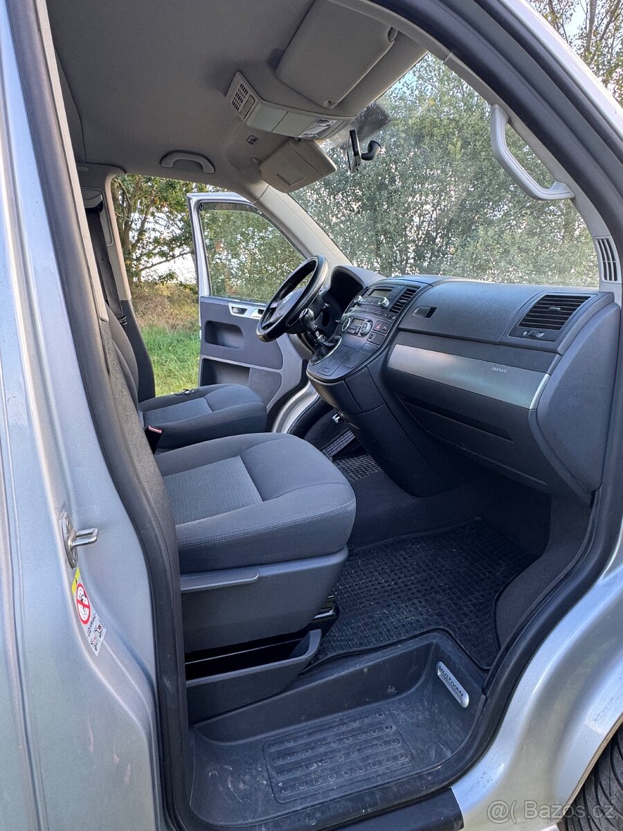 VW Multivan 2.5 tdi 128 kW - 8