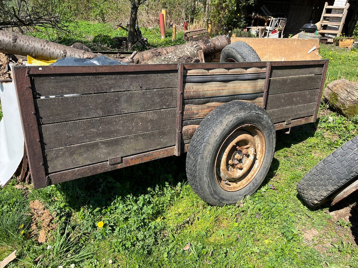 Prodám traktůrek domácí výroby+valník cena 10tis - 8