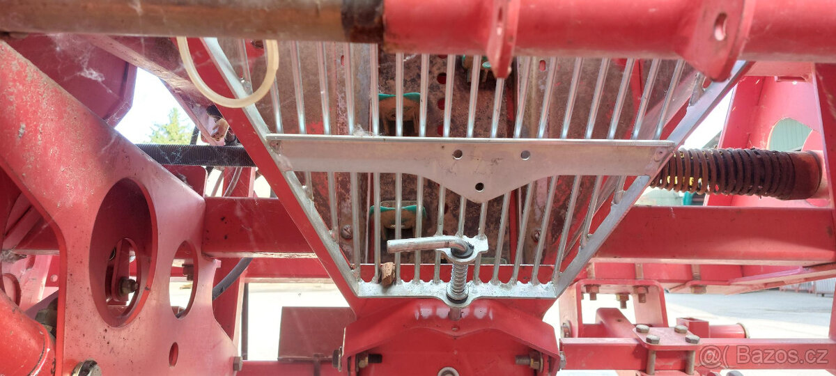 prodám sazeč brambor GRIMME GL32B - 8