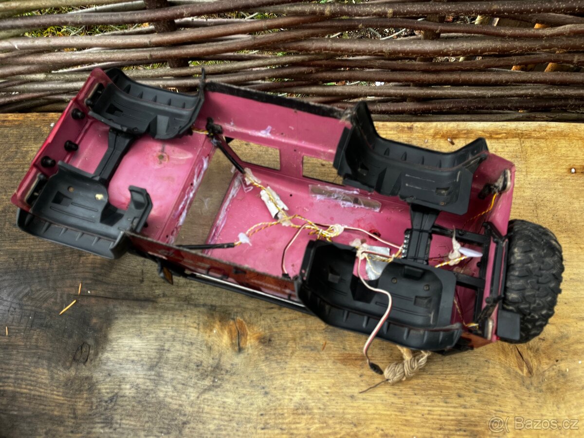 Traxxas TRX-4 Land Rover Defender 1:10 - 8