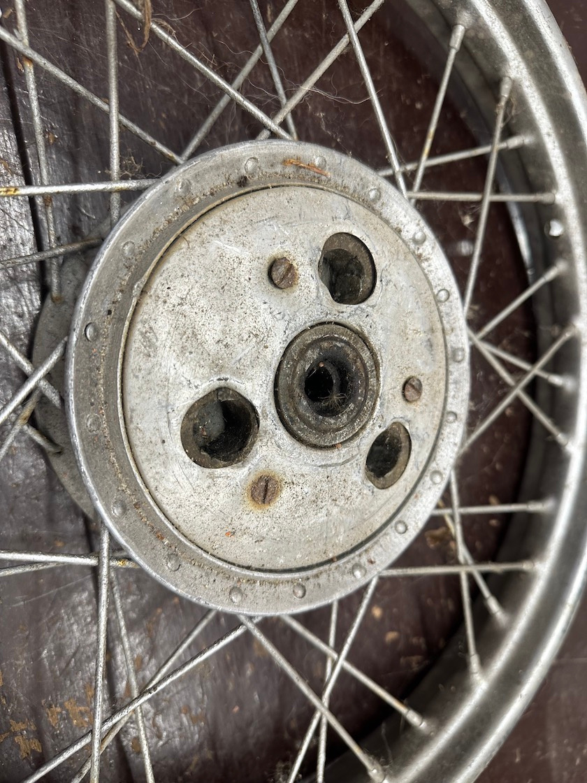 Predám kolo s plášťom, stred kola s ráfkem JAWA pionier 555 - 8