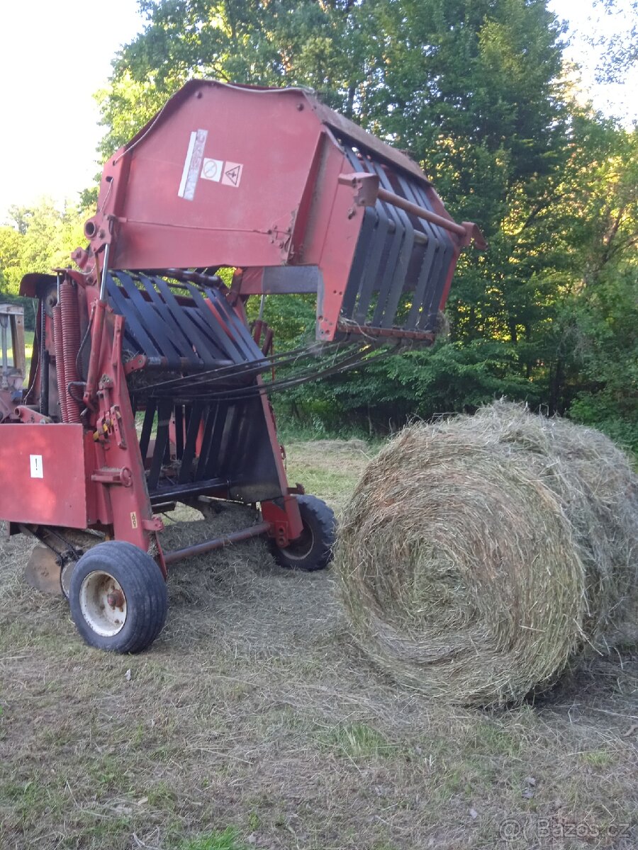 Lis na kulaté balíky Hesston - 8