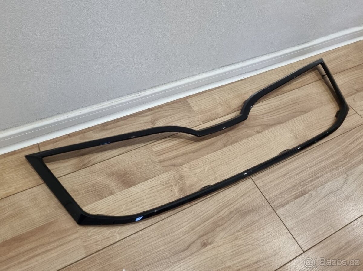 PREDNI MASKA OCTAVIA 3 / 3FL / 4 RAMECEK GRILU MASKY CERNY - 8