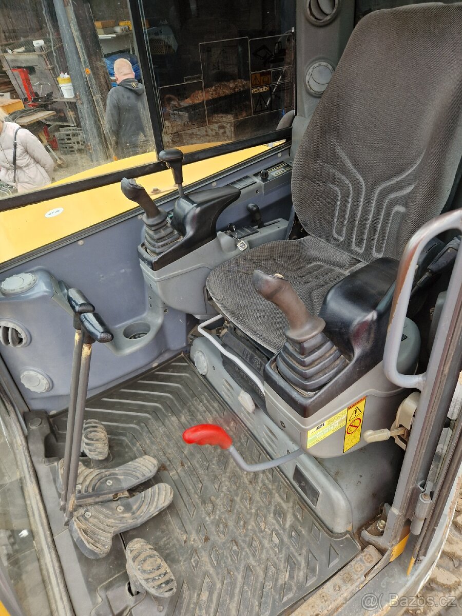PRODÁM MINIBAGR VOLVO ECR58 PLUS R.V 2007 - 8