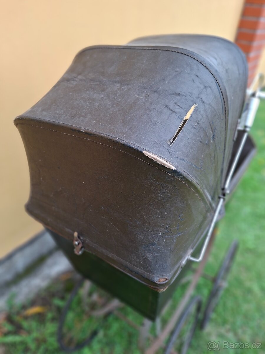 Starožitný kočárek pro panenkyč. 490 - 8