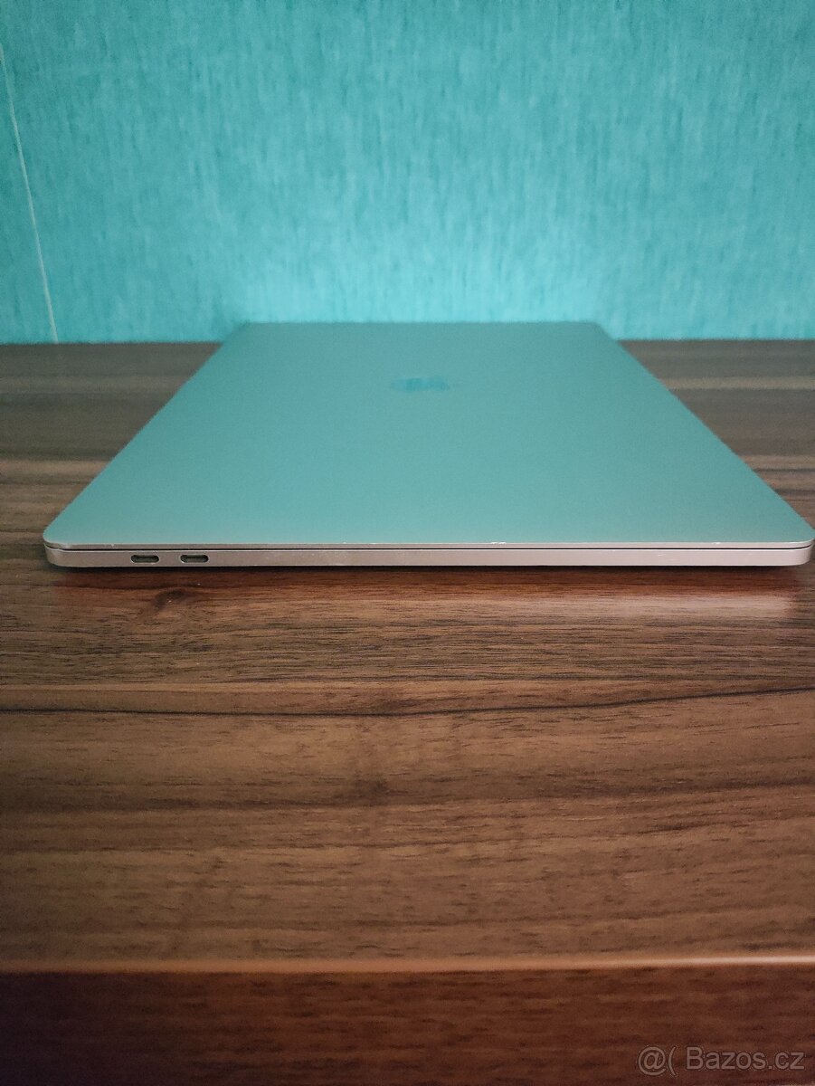 MacBook Pro 15 2016 | i7 • 16GB • 256GB SSD - 8
