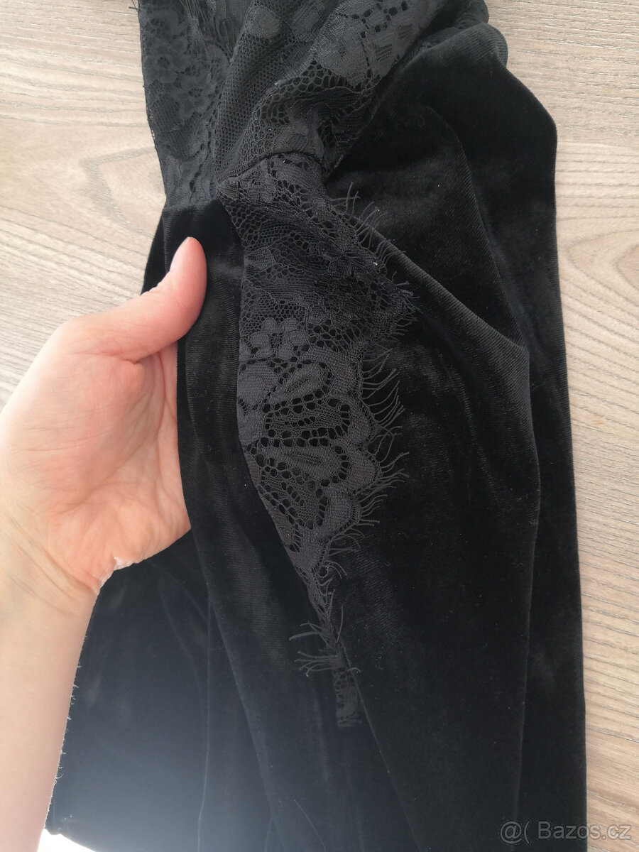 Černé sametové šaty s krajkou - 8