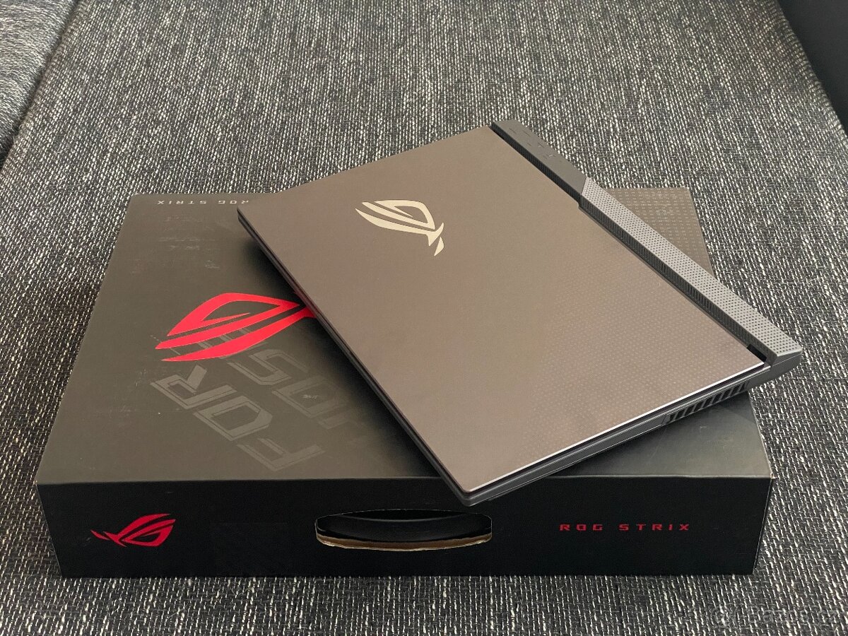 ASUS ROG Strix G15 (Ryzen 7 / RTX 3060 / 144Hz / M.2) - 8