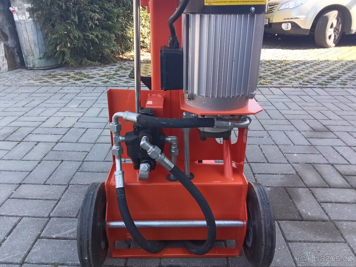 Štípačka na dřevo - 8