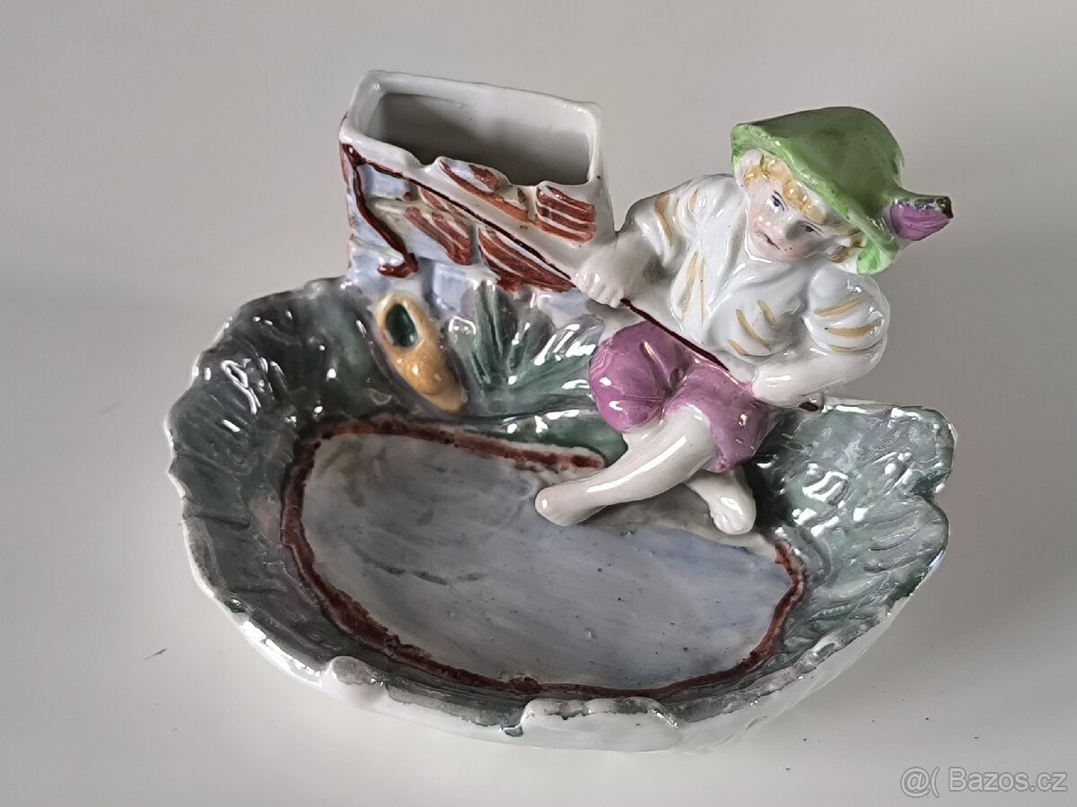 Starožitná porcelánová soška - Chlapec u rybníka - 8