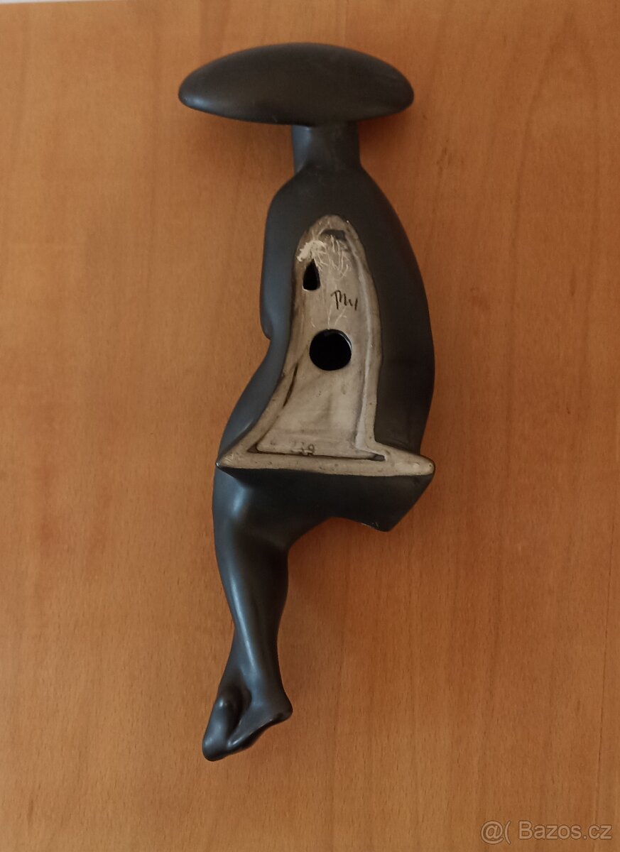 Soška dáma s deštníkem - 8