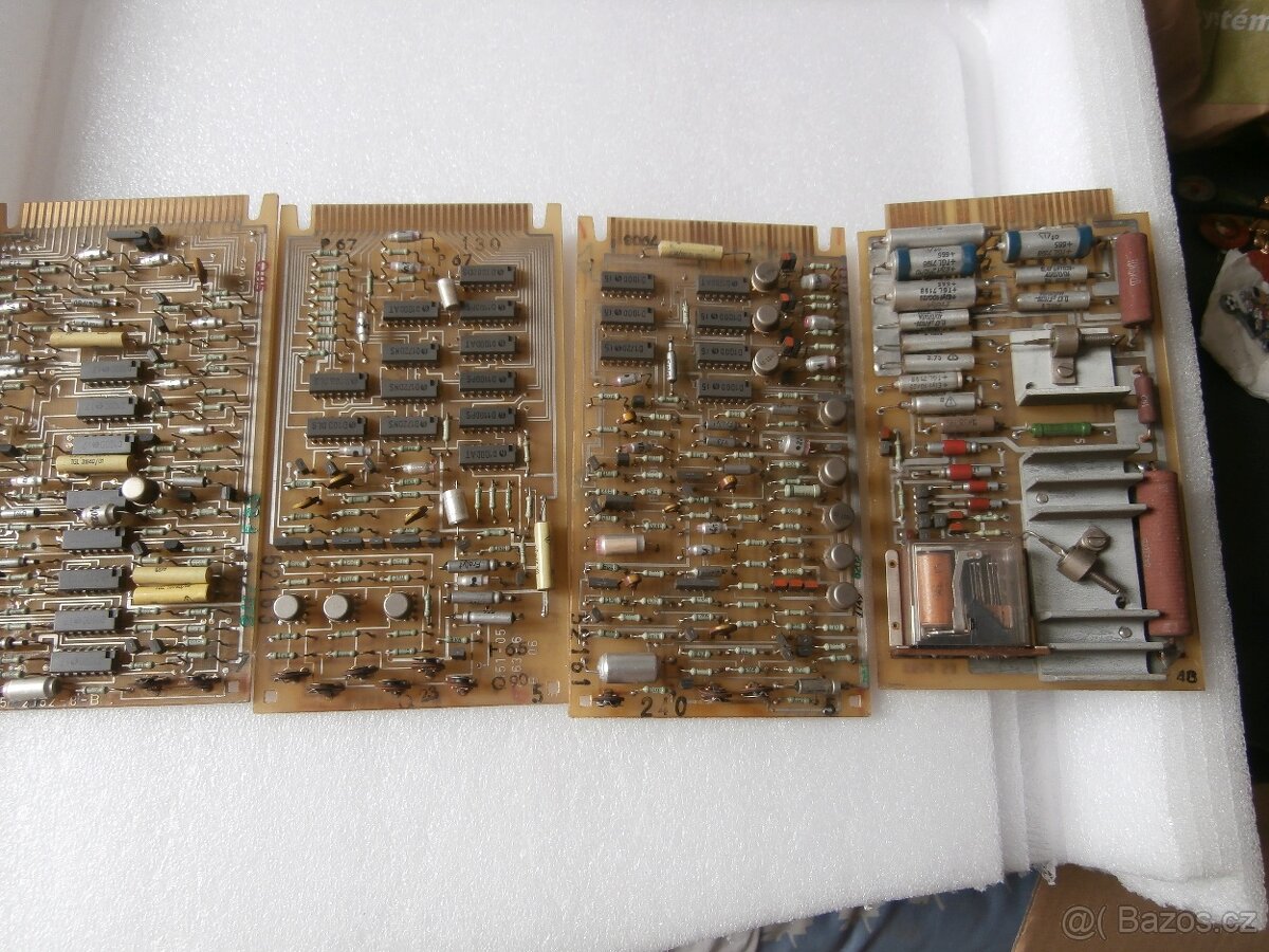 historický počítač NDR daro 1250 - 8