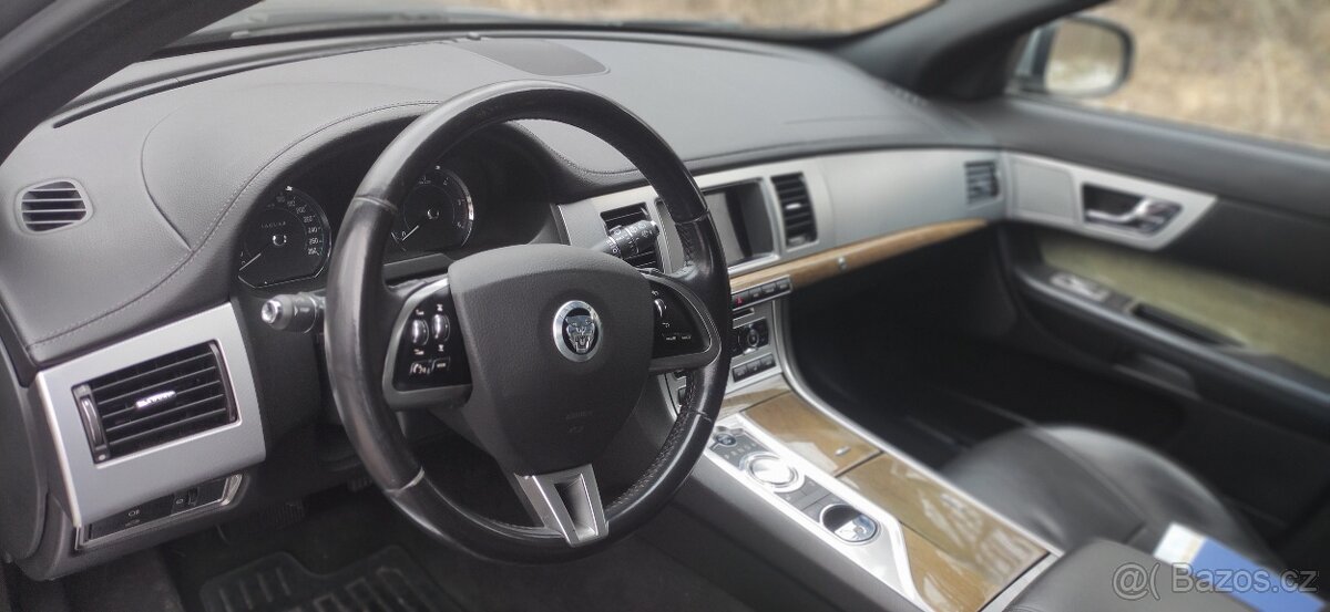 Jaguar XF 3.0D Sportbrake-CZ - 8