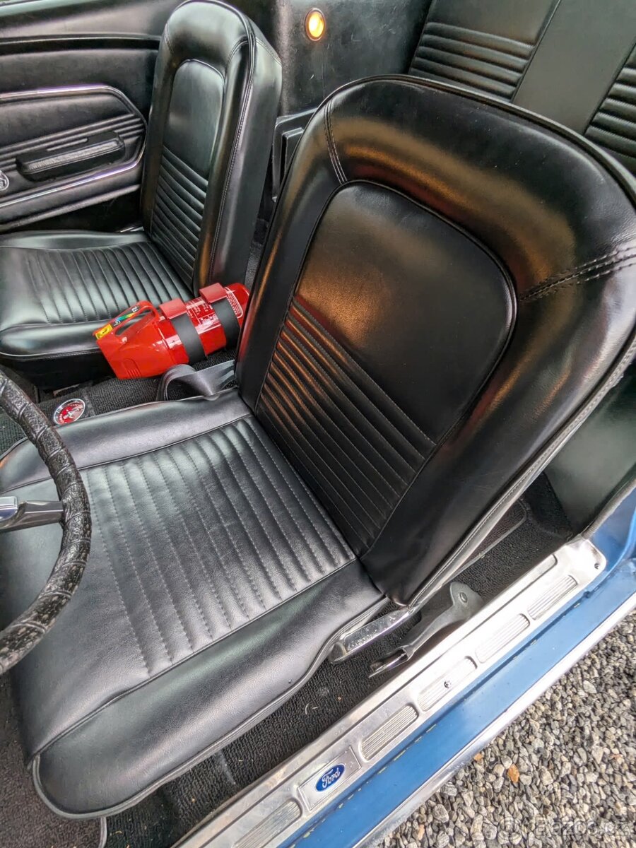 Ford Mustang Fastback - 8