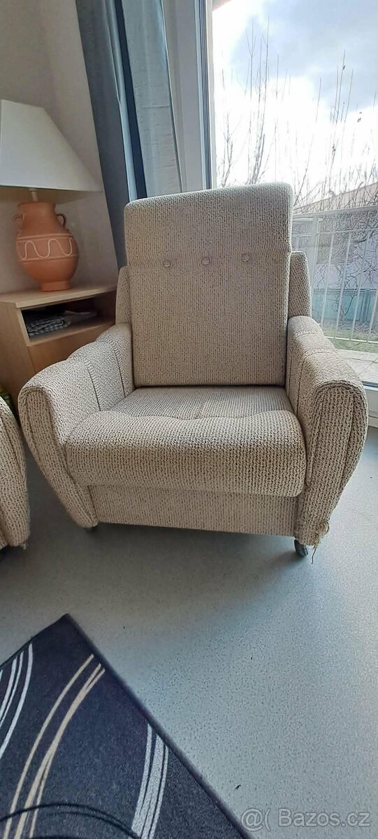 Rozkládací gauč a 2 křesla - 8