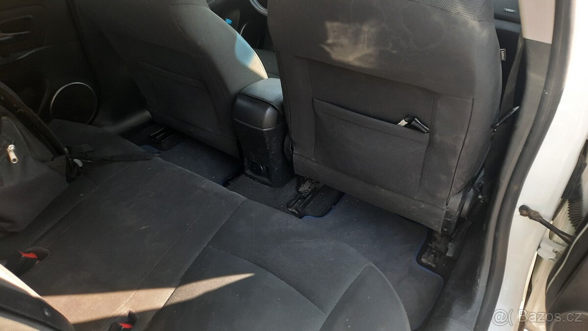 Chevrolet Cruze 1.6 hatchback - 8