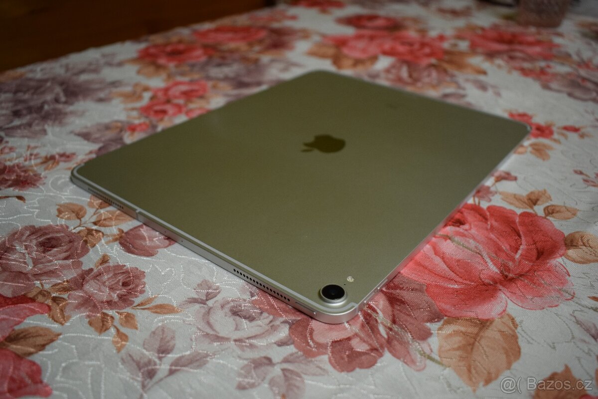 Apple iPad Pro 12.9-inch 3rd Gen - A2014, 64GB - 8