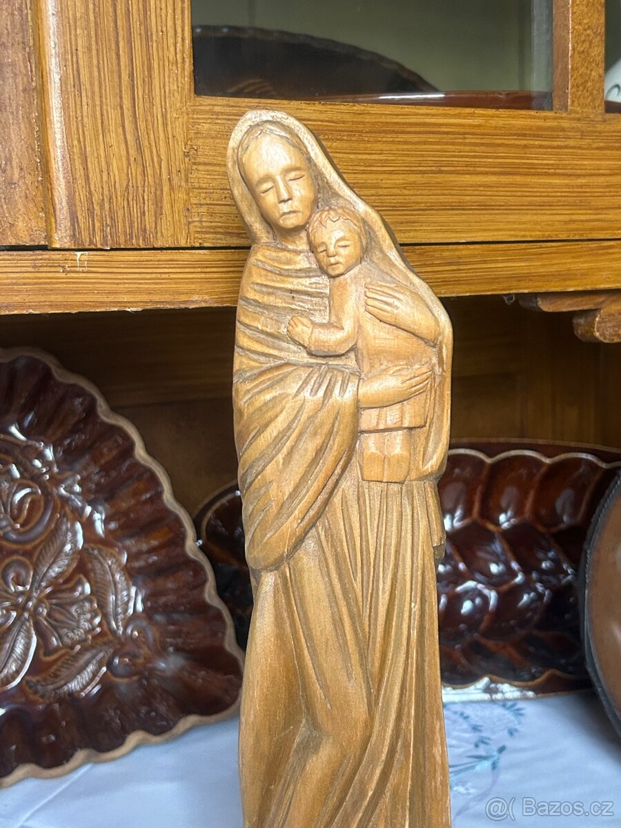Dřevěná soška Panny Marie s Ježíškem – ruční řezba, 34 cm - 8