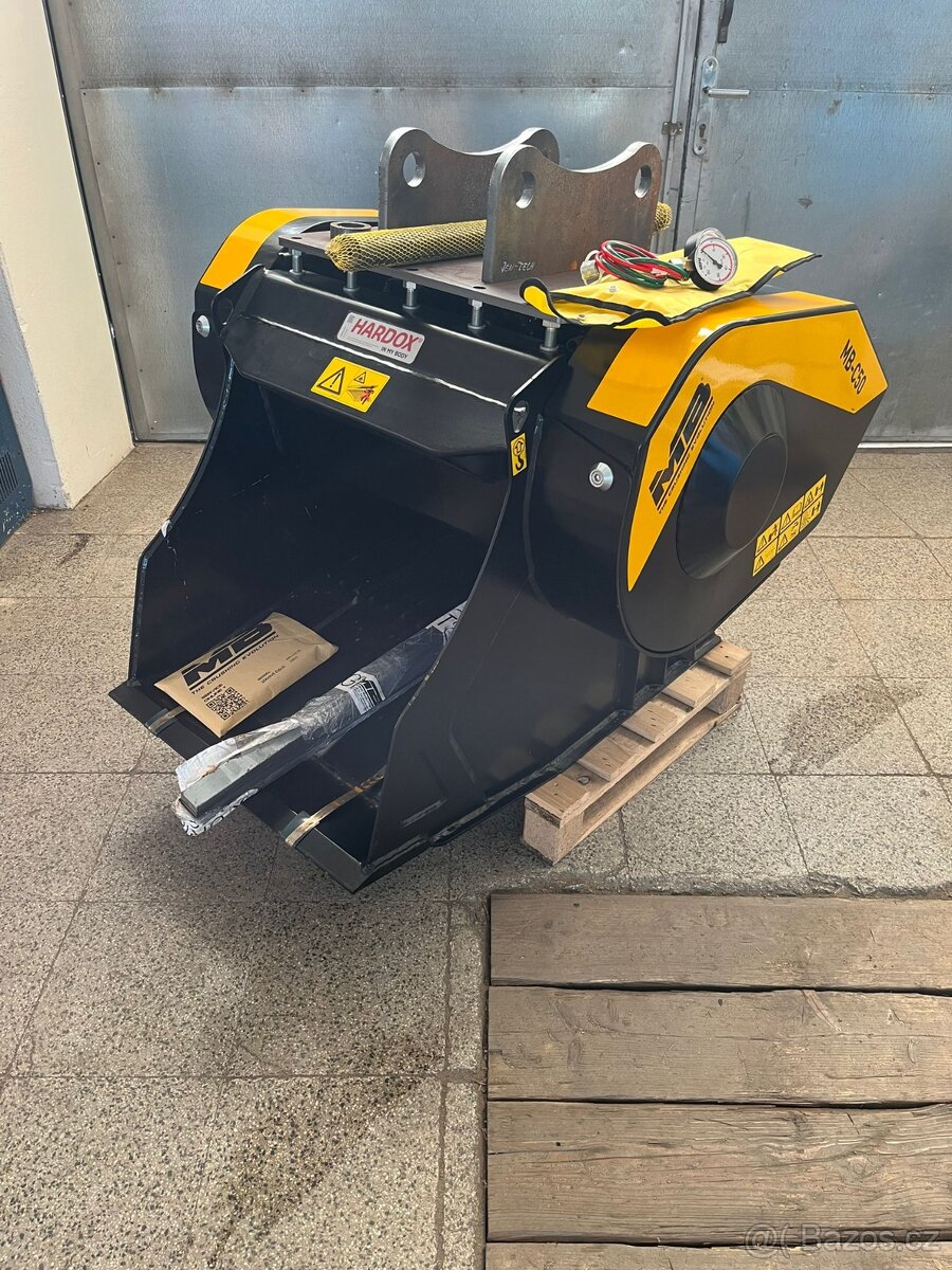 Drtící lžíce MB CRUSHER - 8