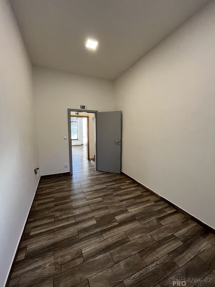 PRONÁJEM KOMERČNÍCH PROSTOR 75m2, Macharova ul., Mor. Ostrav - 8