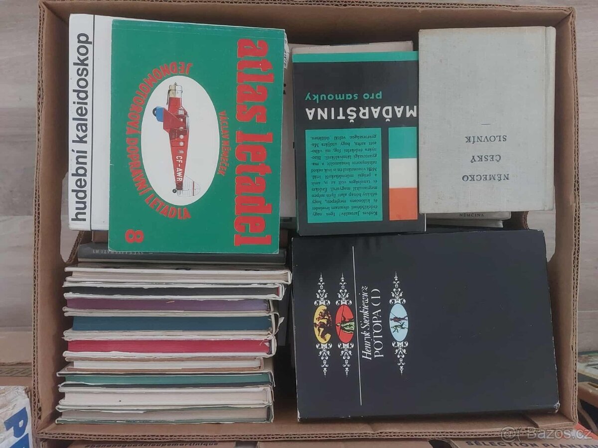 11 krabic knih - 8