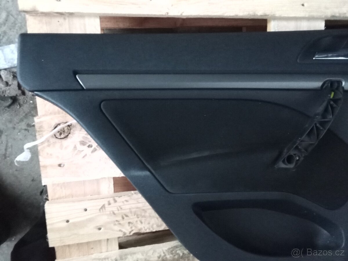 Škoda Octavia 2 zadní tapecirunky výplně zadních dveří černá - 8