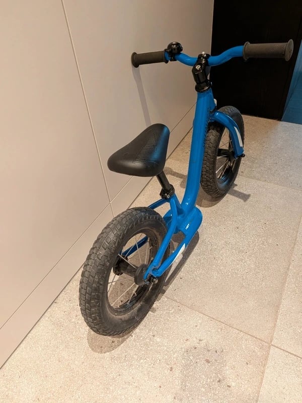 Odrážedlo Specialized Hot Walk 2022 – Modré 💙 - 8