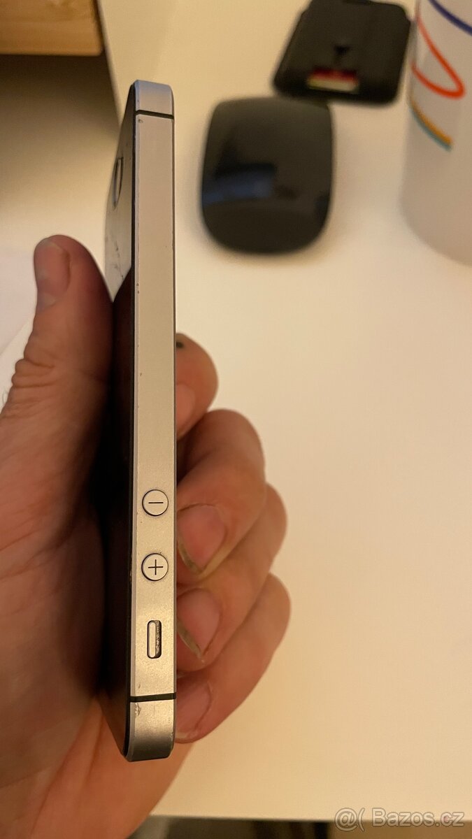 iPhone se 2016 64gb- rozbitý display - 8