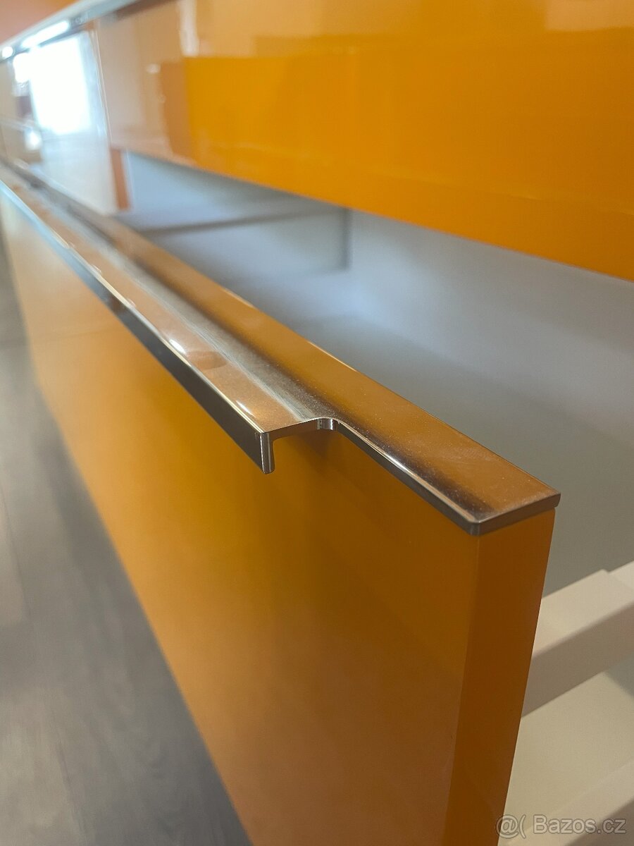 Kuchyňská linka -vysoký lesk - 8