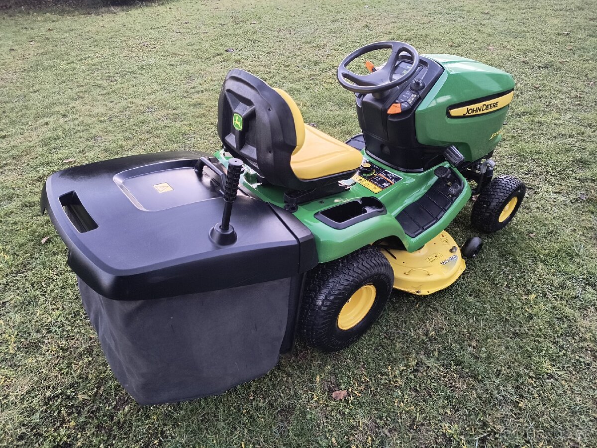 Zahradní traktor John Deere X300R - 8