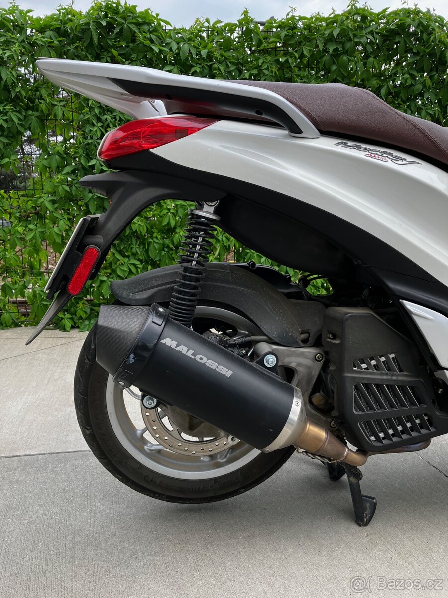 Skútr Piaggio Medley 150 - 8